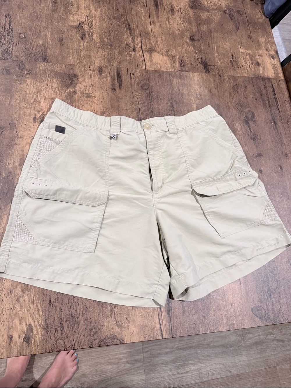 Light Khaki Cargo Shorts with Front Pockets